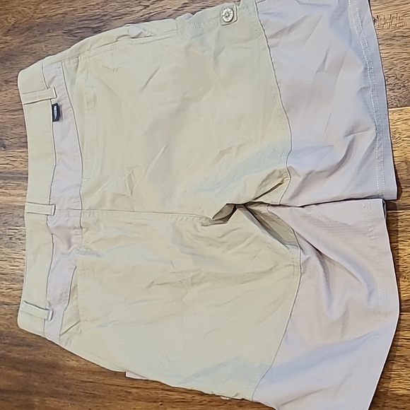 North Face women's size 4 shorts. - Picture 4 of 5